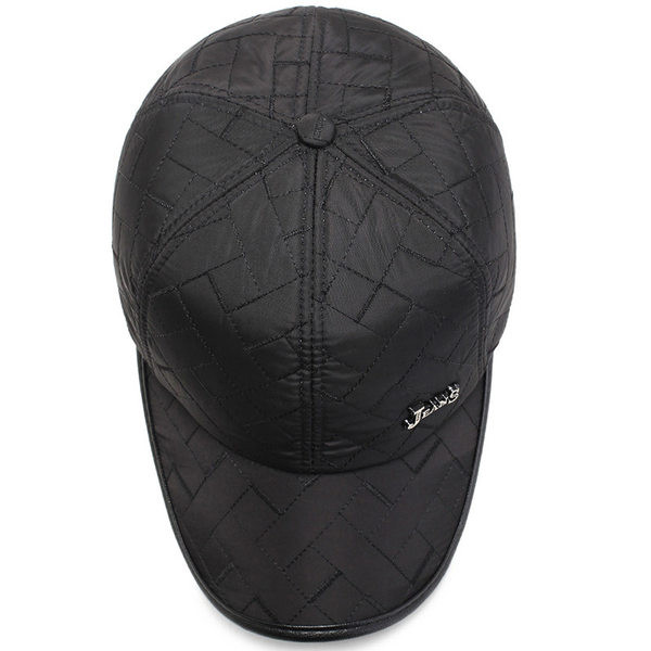 Ежедневна мъжка шапка с ушанки и козирка