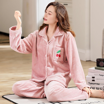 Ženska donja pidžama s dvodijelnim gumbima