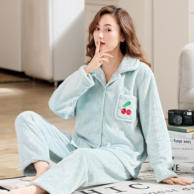 Ženska donja pidžama s dvodijelnim gumbima