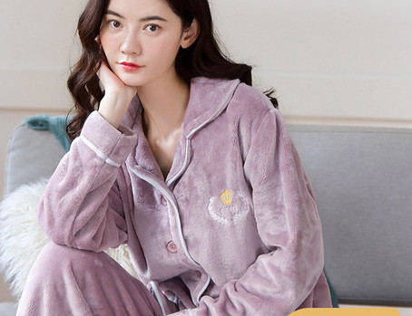 Ženska donja pidžama s dvodijelnim gumbima