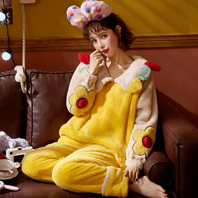 Topla pidžama iz dva dijela sa aplikacijom