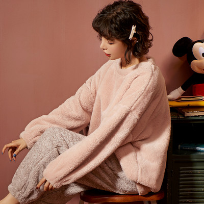 Topla pidžama iz dva dijela sa aplikacijom