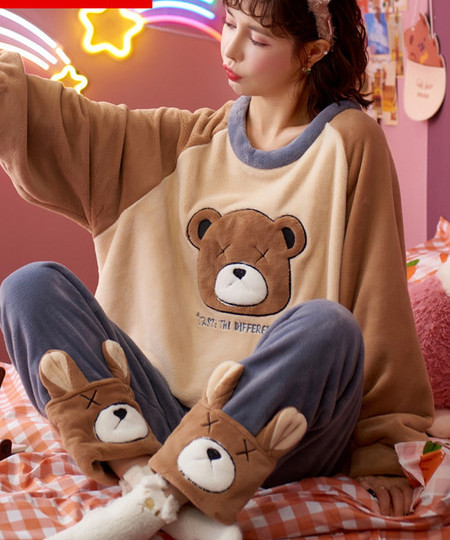 Topla pidžama iz dva dijela sa aplikacijom