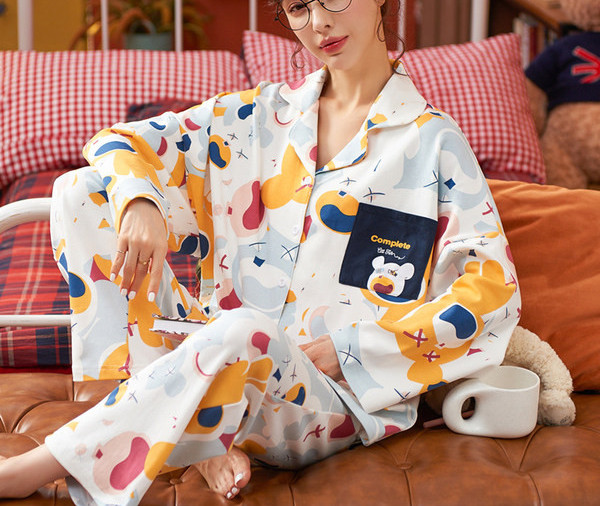 Ženska pidžama iz dva dijela sa aplikacijom u boji