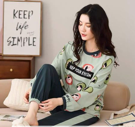 Ženska pidžama sa aplikacijom u boji u više boja