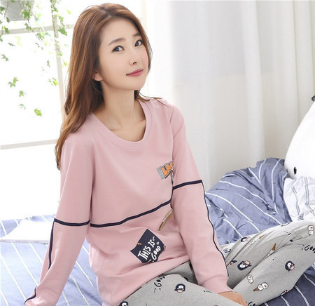 Ženska pidžama sa aplikacijom u boji u više boja