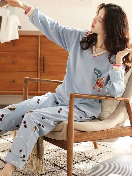 Ženska pidžama sa aplikacijom u boji u više boja