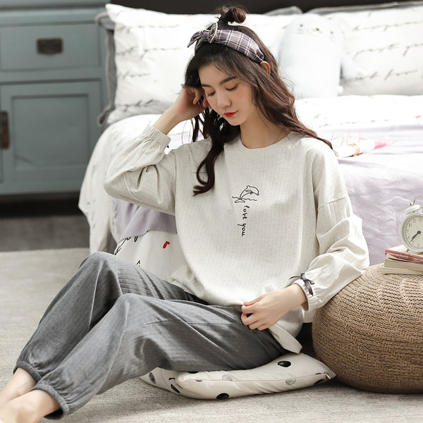 Moteriška dviejų dalių medvilninė pižama su siuvinėjimu