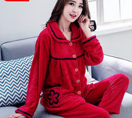 Ženska zimska pidžama s gumbima i džepovima