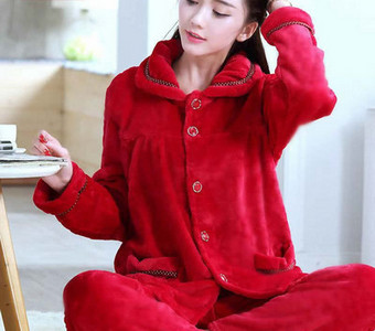 Ženska zimska pidžama s gumbima i džepovima