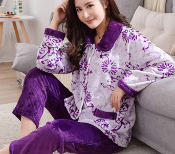 Ženska zimska pidžama s gumbima i džepovima