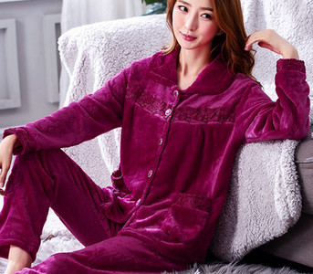 Ženska zimska pidžama s gumbima i džepovima