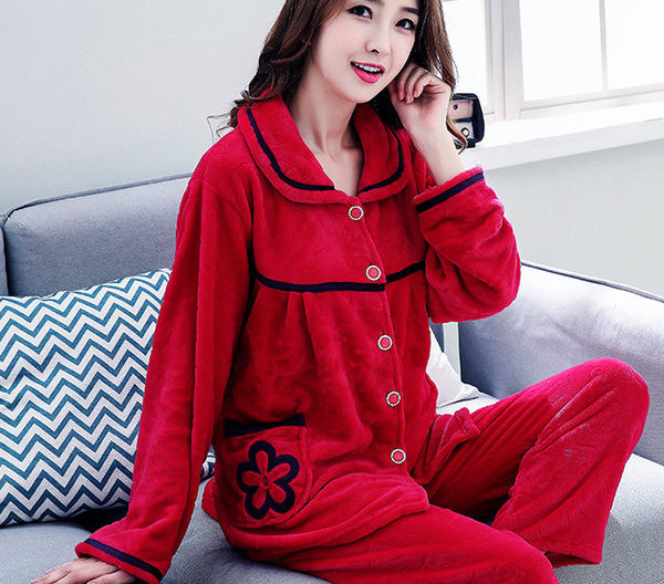 Ženska zimska pidžama s gumbima i džepovima