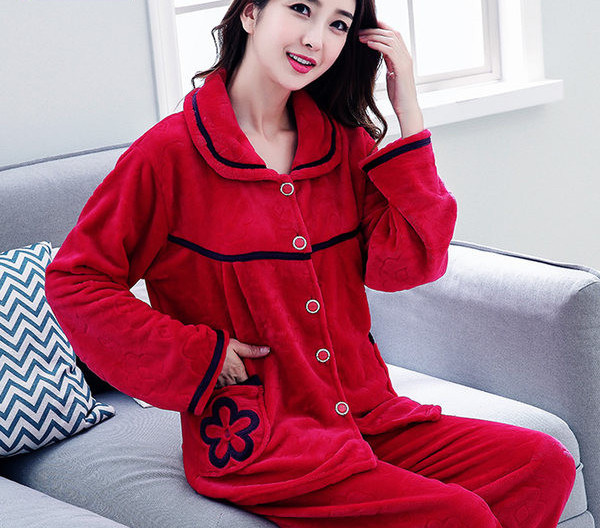 Ženska zimska pidžama s gumbima i džepovima