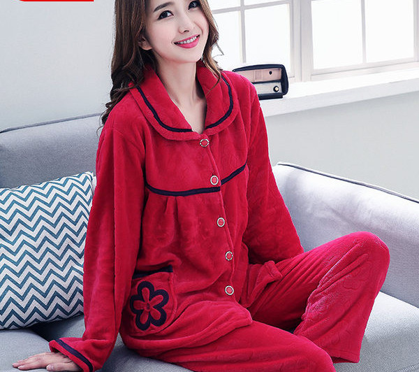 Ženska zimska pidžama s gumbima i džepovima