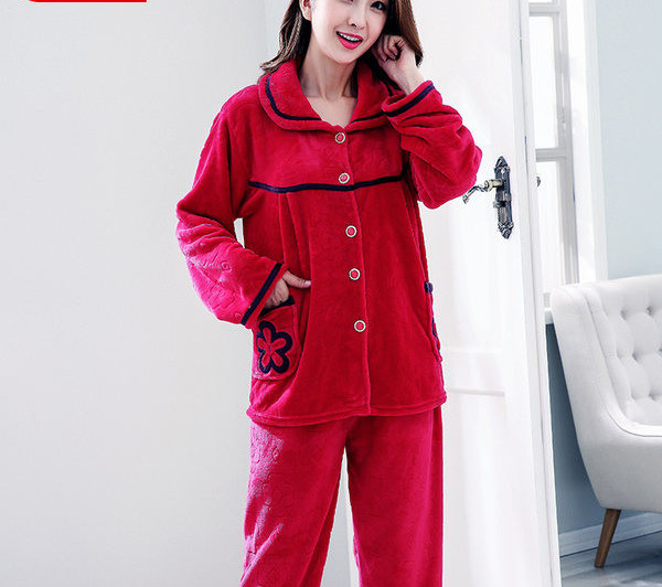 Ženska zimska pidžama s gumbima i džepovima