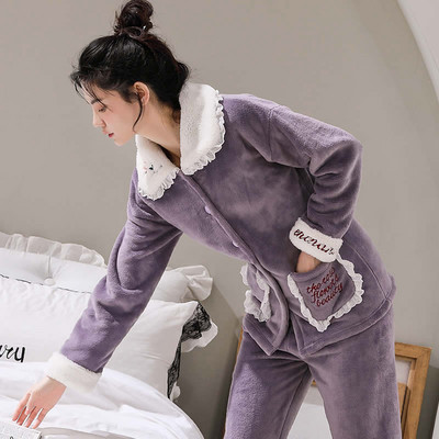 Дамска плюшена пижама от две части с джобове и копчета