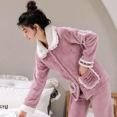 Дамска плюшена пижама от две части с джобове и копчета