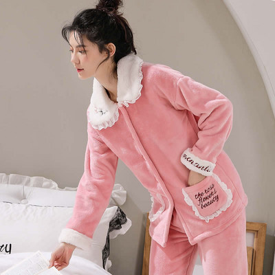 Дамска плюшена пижама от две части с джобове и копчета