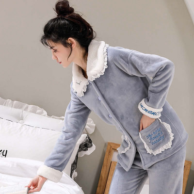 Дамска плюшена пижама от две части с джобове и копчета