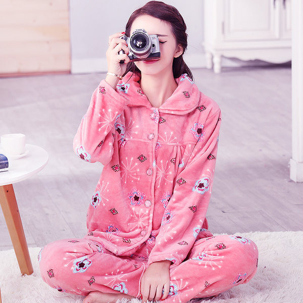 Ženska zimska pidžama s dvodijelnim gumbima
