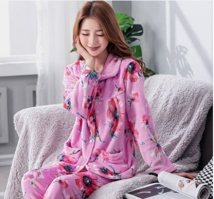 Модерна дамска мека пижама с копчета и бродерия