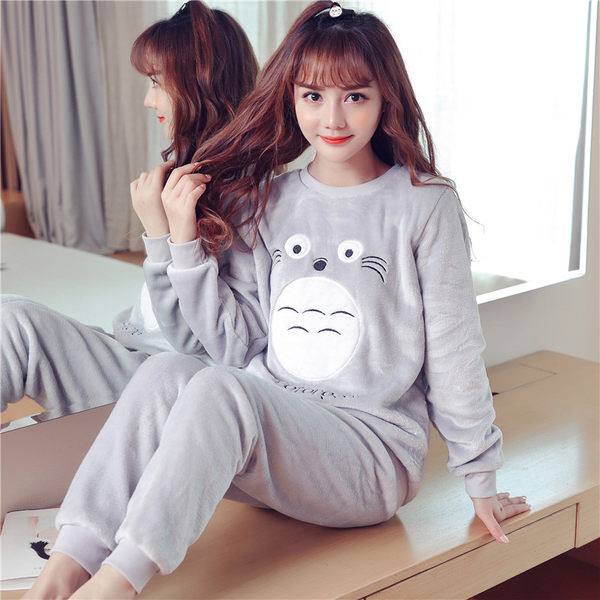 Ženska paperjasta pidžama iz dva dijela