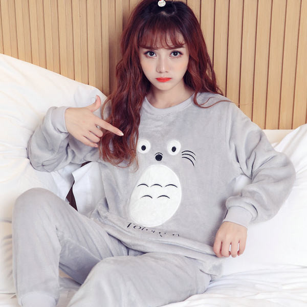 Ženska paperjasta pidžama iz dva dijela