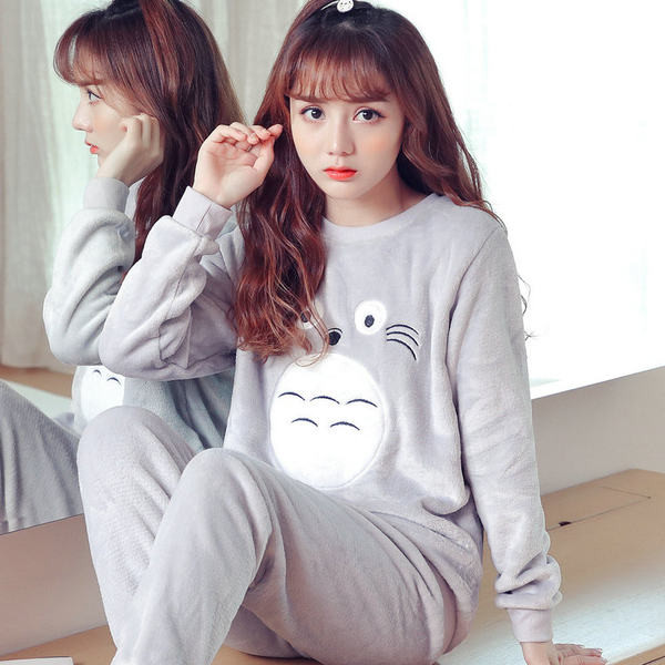 Ženska paperjasta pidžama iz dva dijela