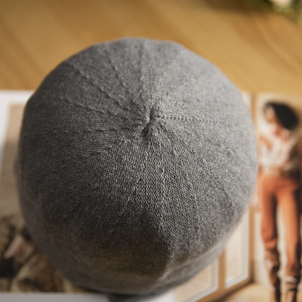 Muški šešir jesen-zima u crnoj i sivoj boji