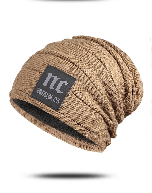 Vyriška žieminė kepurė su storu pamušalu ir emblema