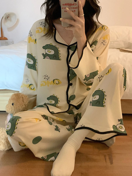 Ženska pidžama s dvodijelnim gumbima