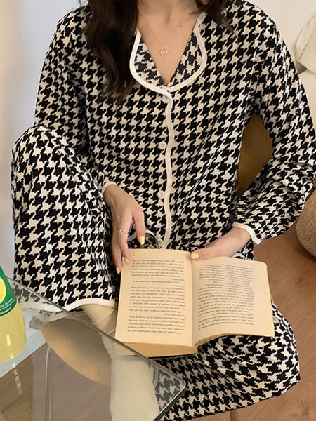 Ženska pidžama s dvodijelnim gumbima