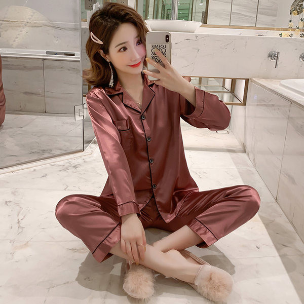 Ženska pidžama iz dva dijela sa sjajnim efektom