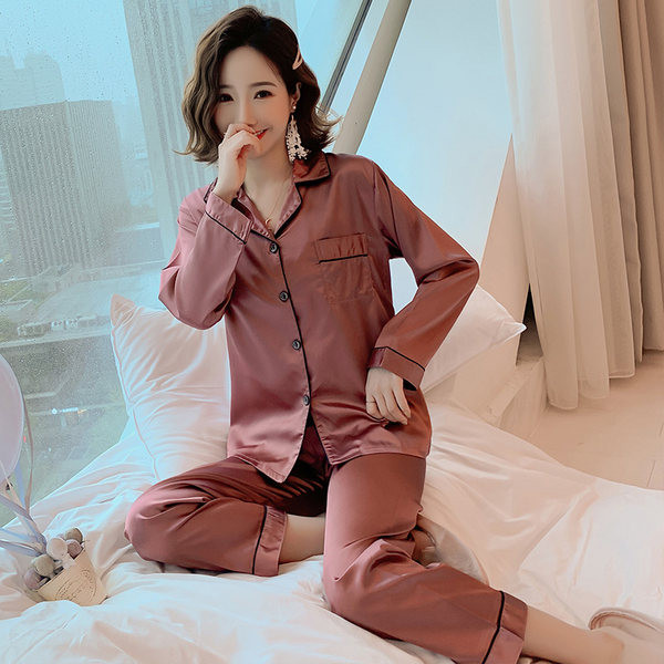 Ženska pidžama iz dva dijela sa sjajnim efektom