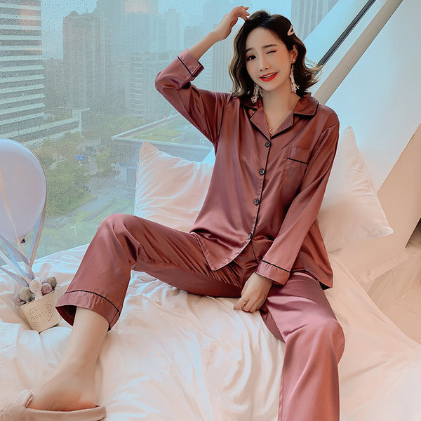 Ženska pidžama iz dva dijela sa sjajnim efektom