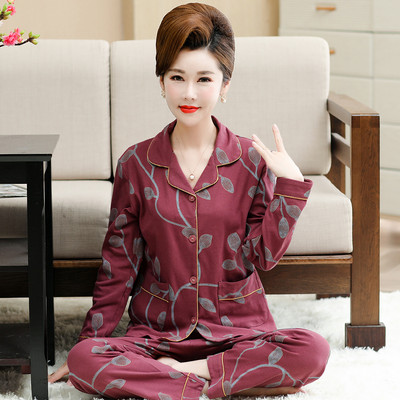 Ženska pidžama iz dva dijela na gumbe