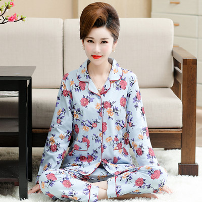 Ženska pidžama iz dva dijela na gumbe