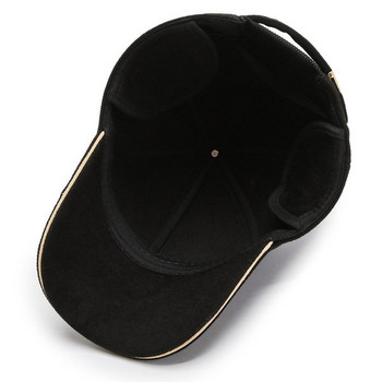 Нов модел мъжка шапка с козирка в син и черен цвят