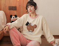 Ženska zimska pidžama s aplikacijom u boji