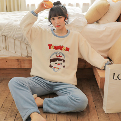 Ženska zimska pidžama s aplikacijom u boji