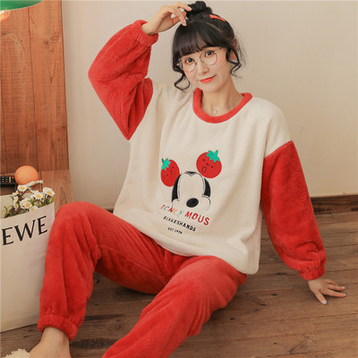 Ženska zimska pidžama s aplikacijom u boji