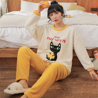 Ženska zimska pidžama s aplikacijom u boji