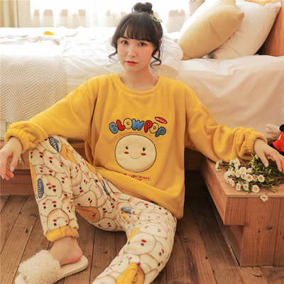 Ženska zimska pidžama s aplikacijom u boji