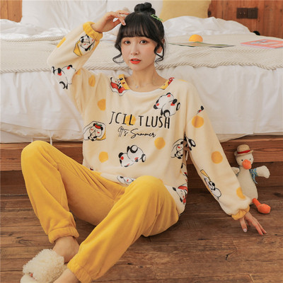 Ženska zimska pidžama s aplikacijom u boji