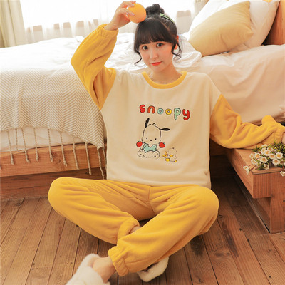 Ženska zimska pidžama s aplikacijom u boji