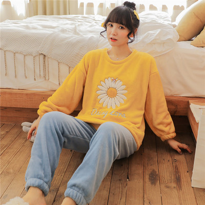 Ženska zimska pidžama s aplikacijom u boji