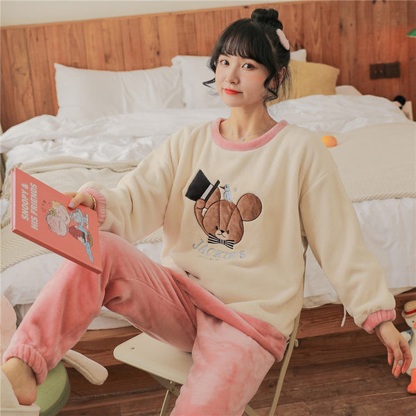 Ženska zimska pidžama s aplikacijom u boji