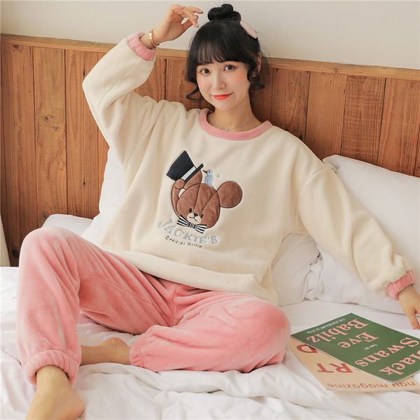 Ženska zimska pidžama s aplikacijom u boji