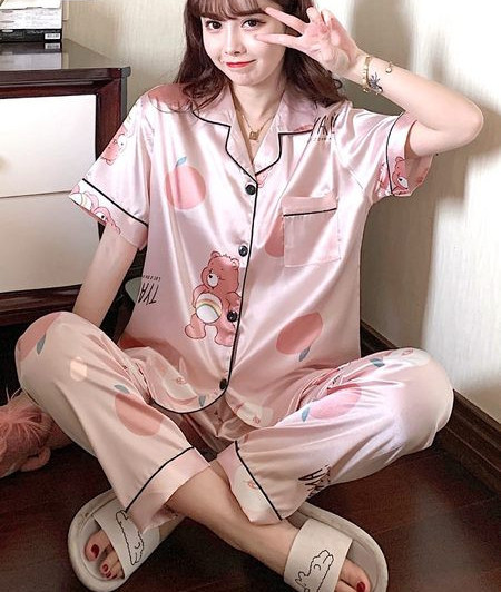 Дамска сатенена пижама с копчета от две части 